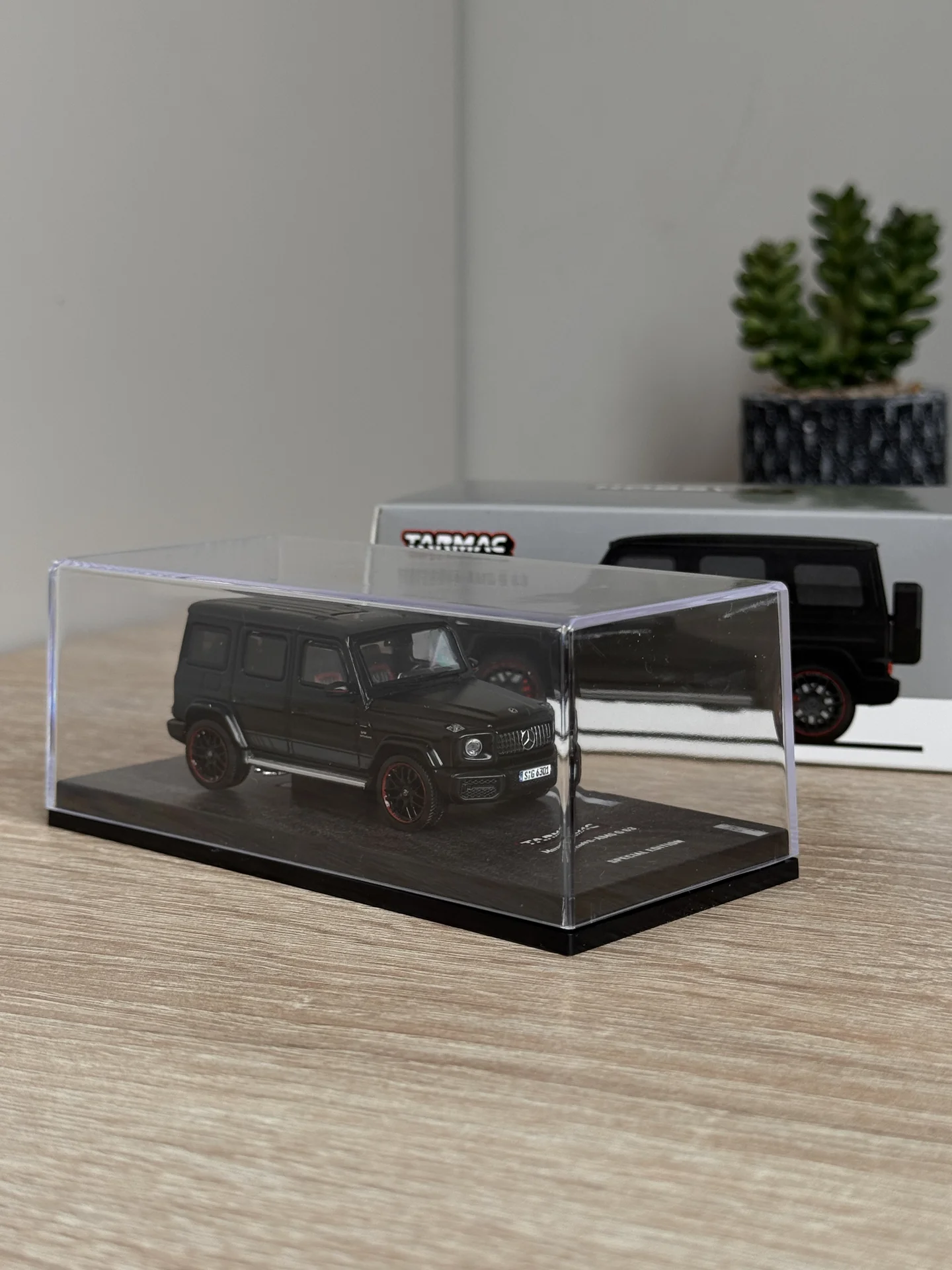 Mercedes-Benz G63 1:64 - миниатюра 8