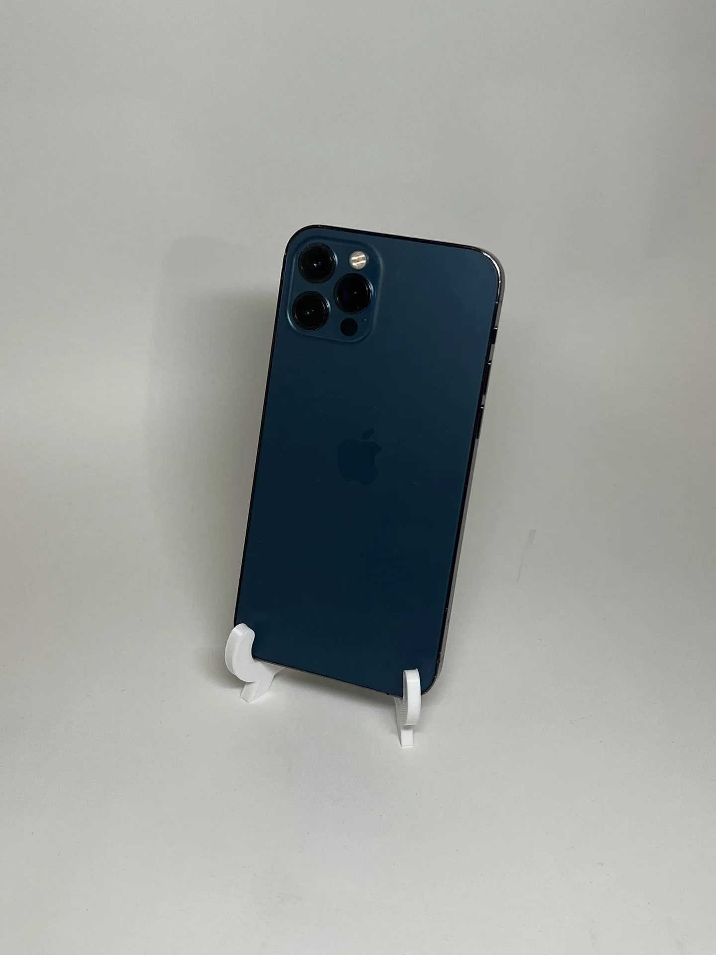 iPhone 12 Pro, 128 ГБ, SIM + eSIM - изображение 1