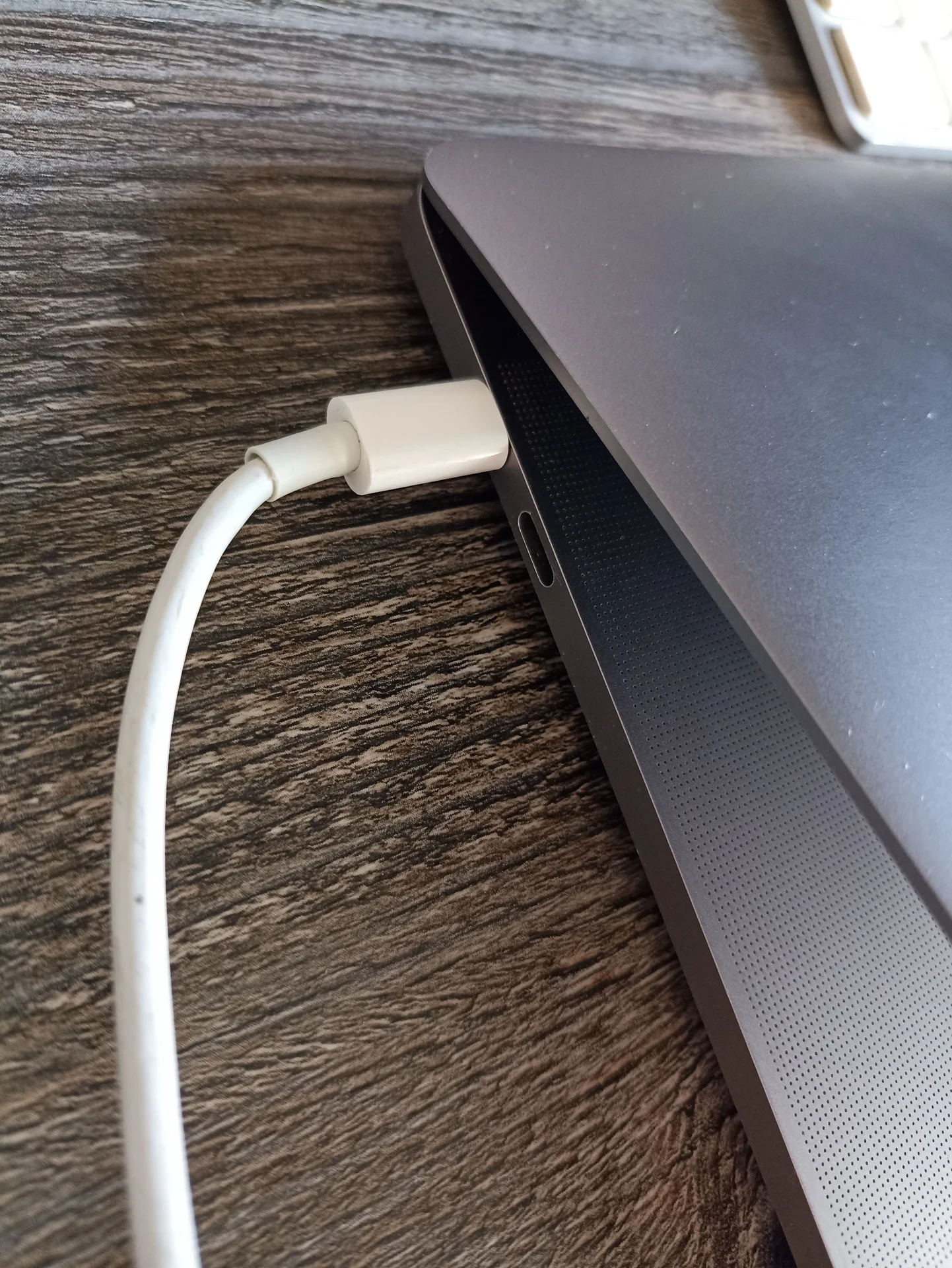 Macbook pro 15 2017 i7 16gb - миниатюра 3