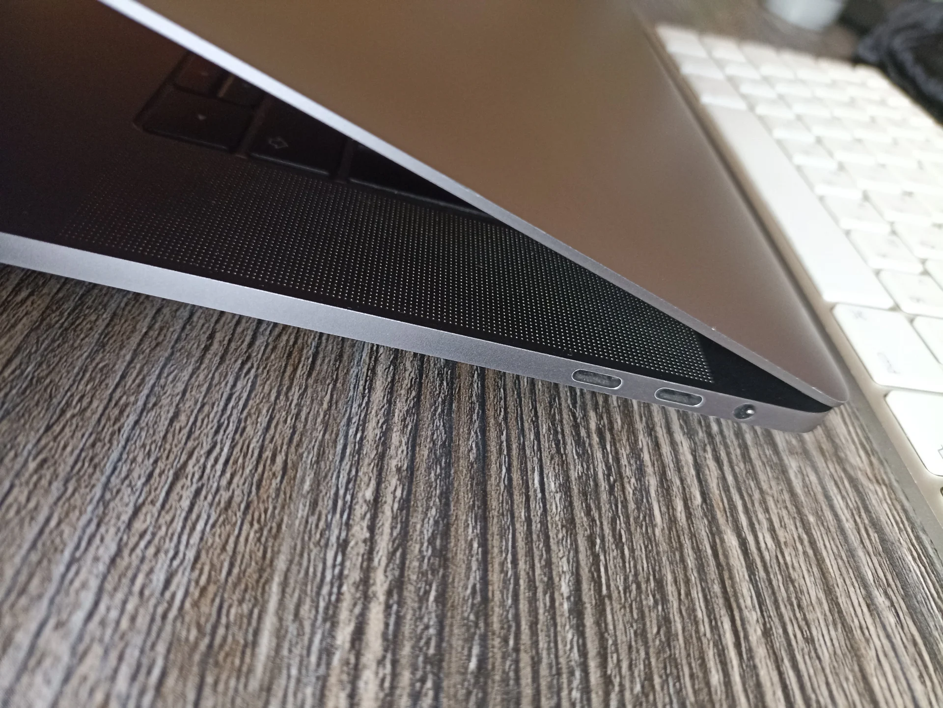 Macbook pro 15 2017 i7 16gb - миниатюра 4