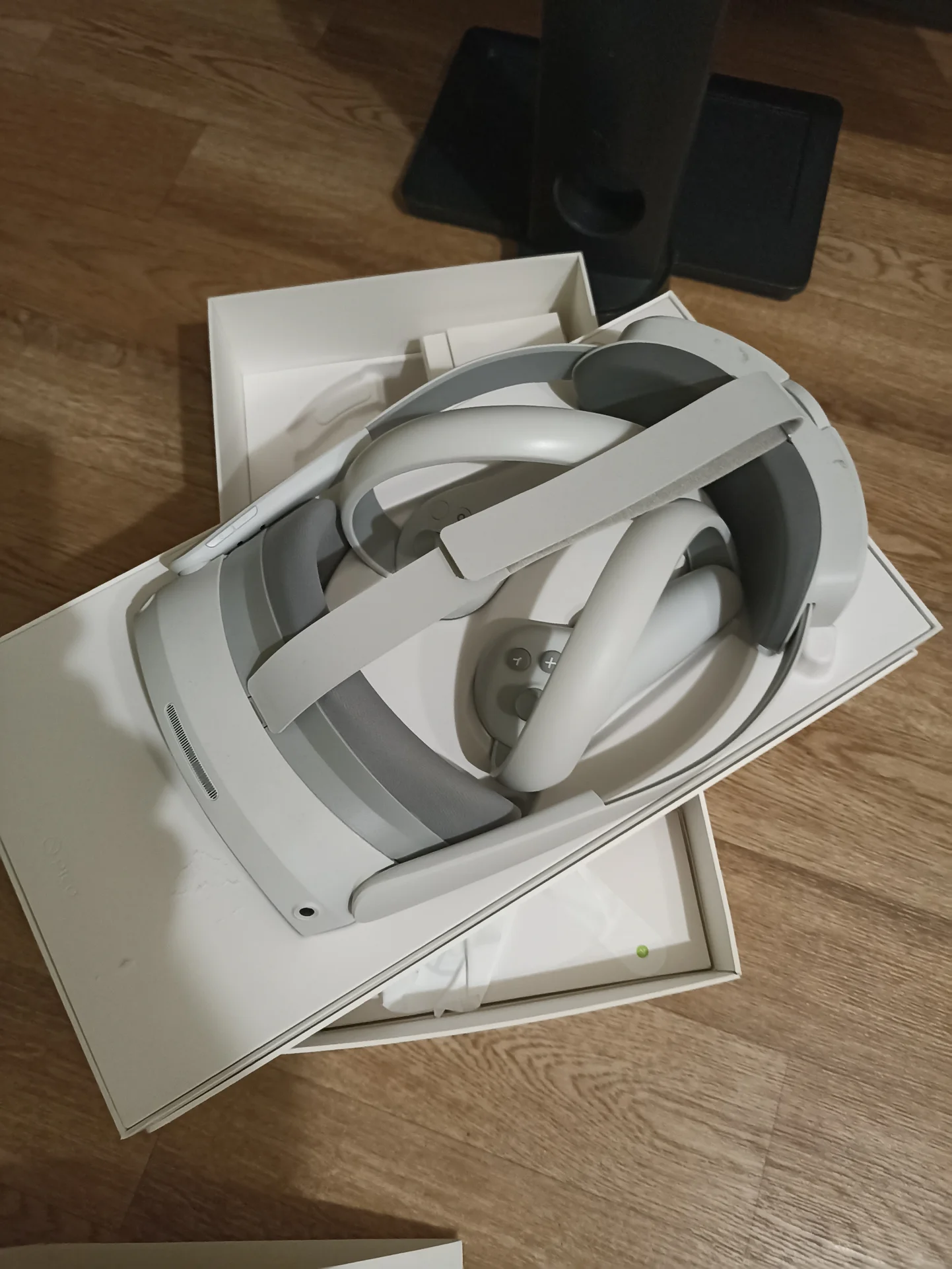 VR шлем pico4 256Gb - изображение 1