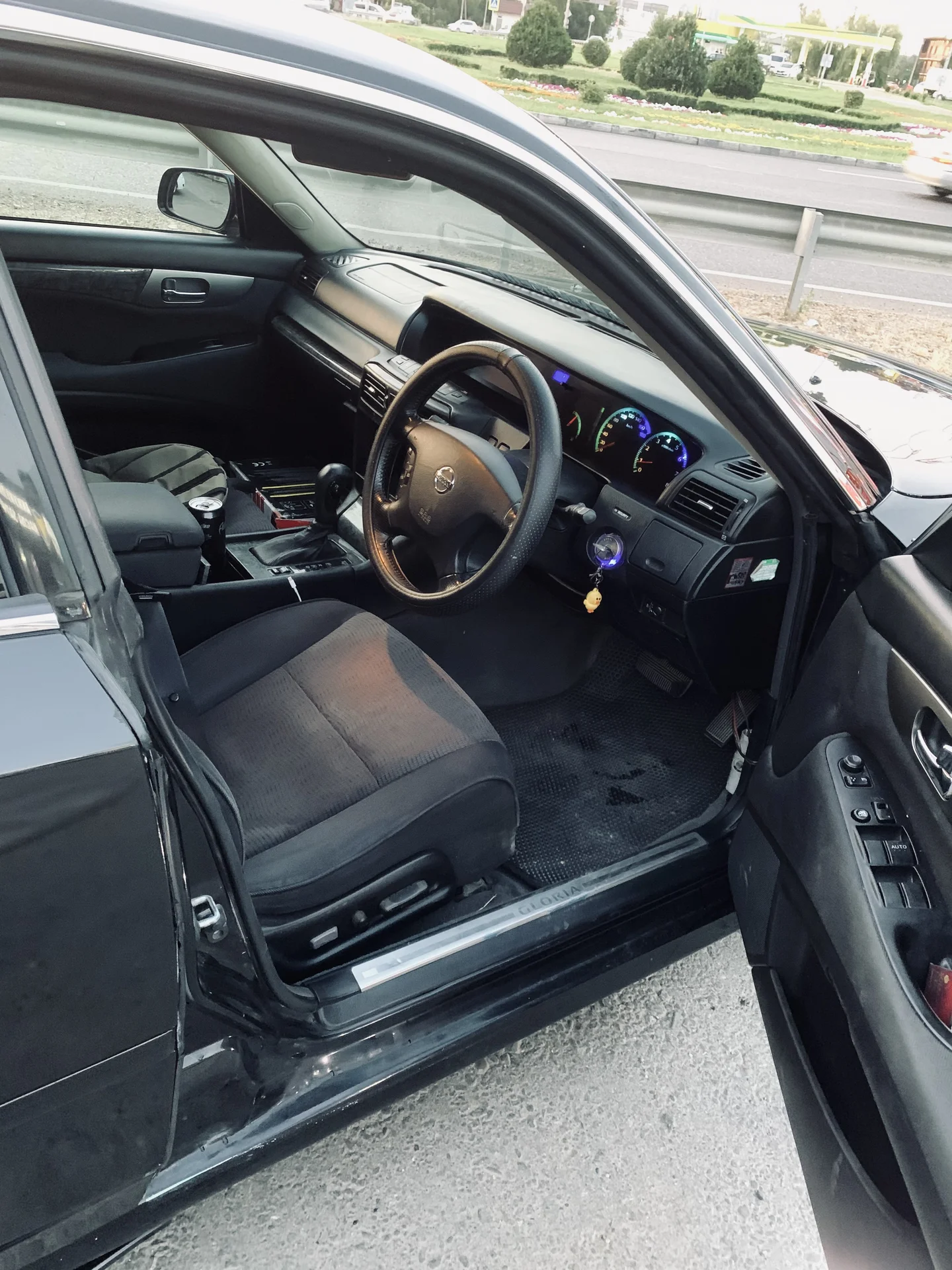 Nissan Cedric - миниатюра 7