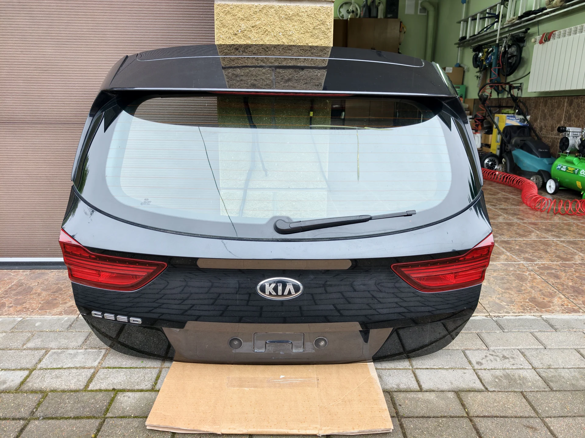 крышка багажника Kia Ceed 3 - изображение 1