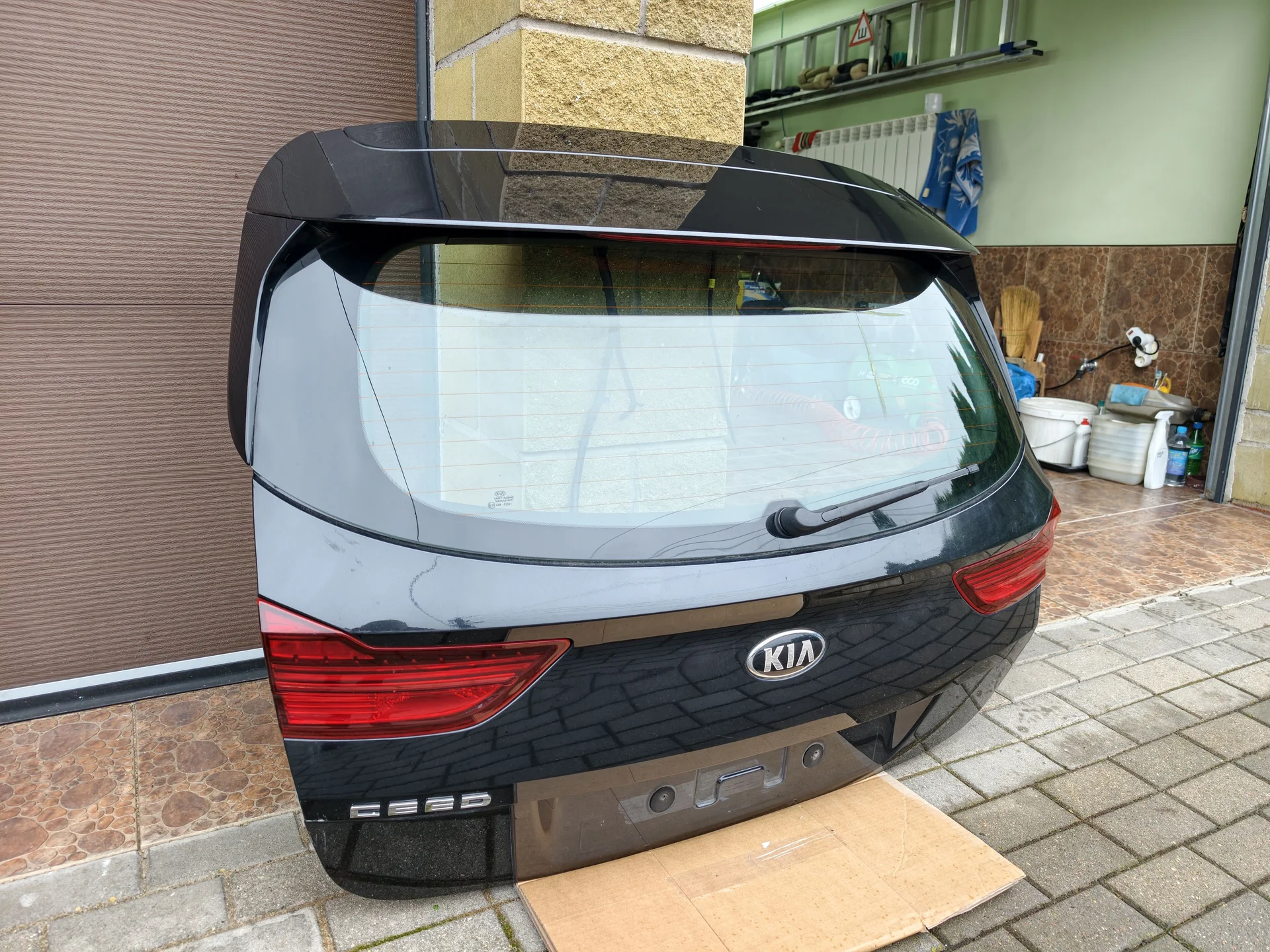 крышка багажника Kia Ceed 3 - миниатюра 2