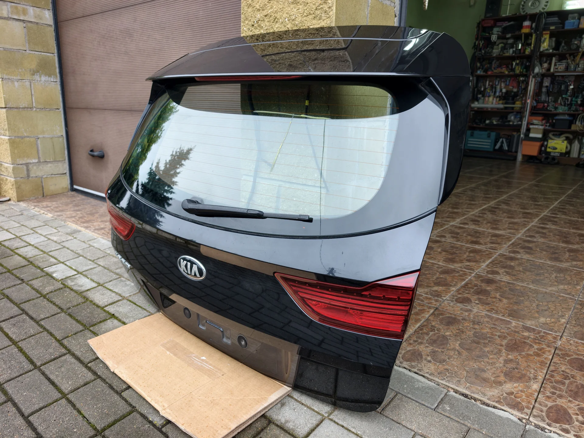 крышка багажника Kia Ceed 3 - миниатюра 3