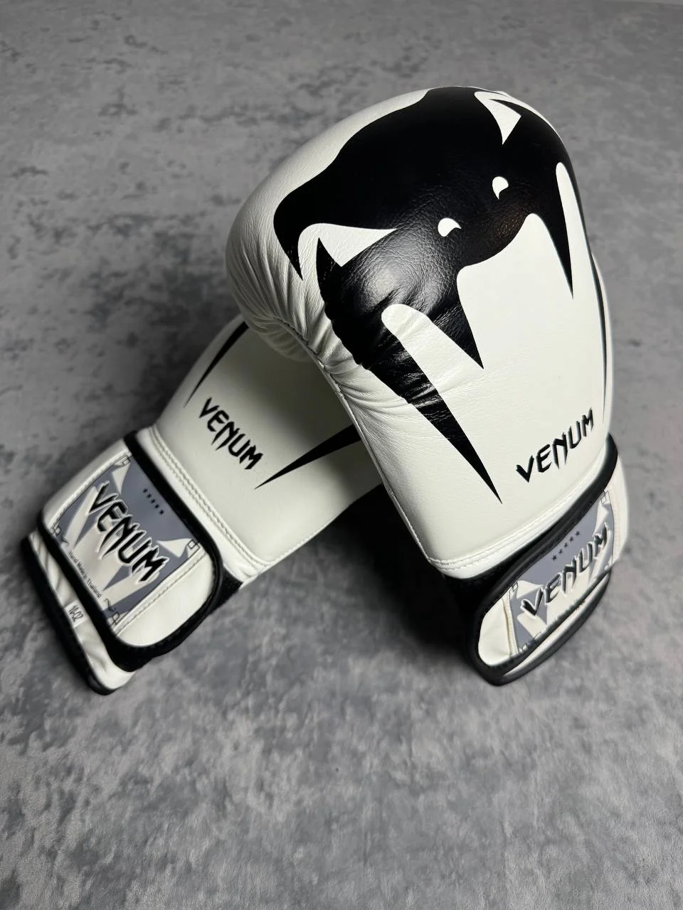 Боксерские перчатки Venum white - миниатюра 2