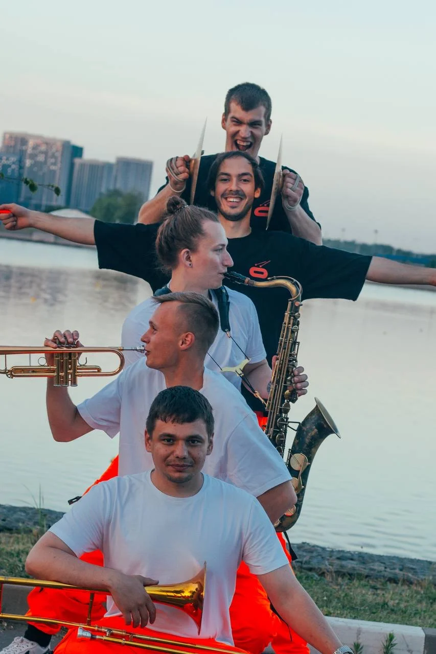 барабанное шоу (акробатика, духовые, барабаны) - миниатюра 3