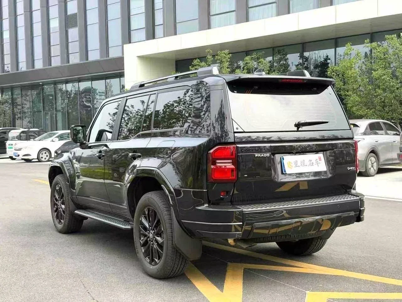 Toyota Prado 2025 HEV 2.4T Flagship VX Edition 5-S - миниатюра 4