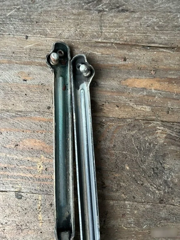 Петли капота Mercedes-Benz E W210 A2108800828 - миниатюра 3
