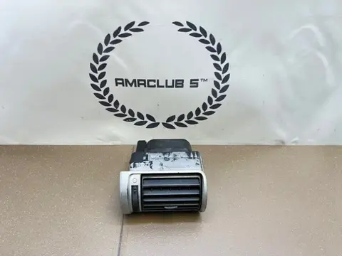 Дефлектор воздуховода левый Audi A4 B5 (8D) 1.8