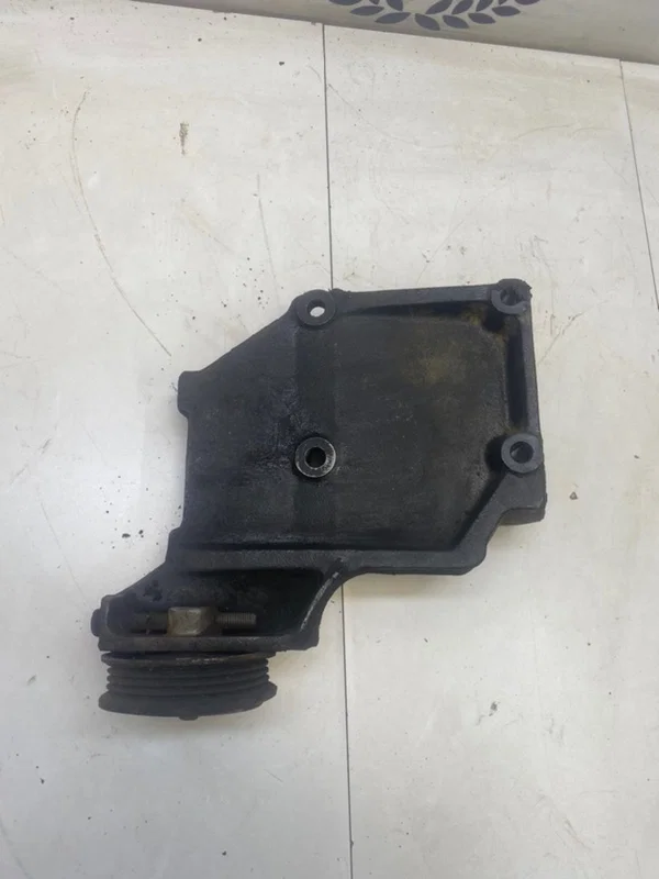 Кронштейн Nissan Primera P11 1.6 GA16 1999 - миниатюра 6