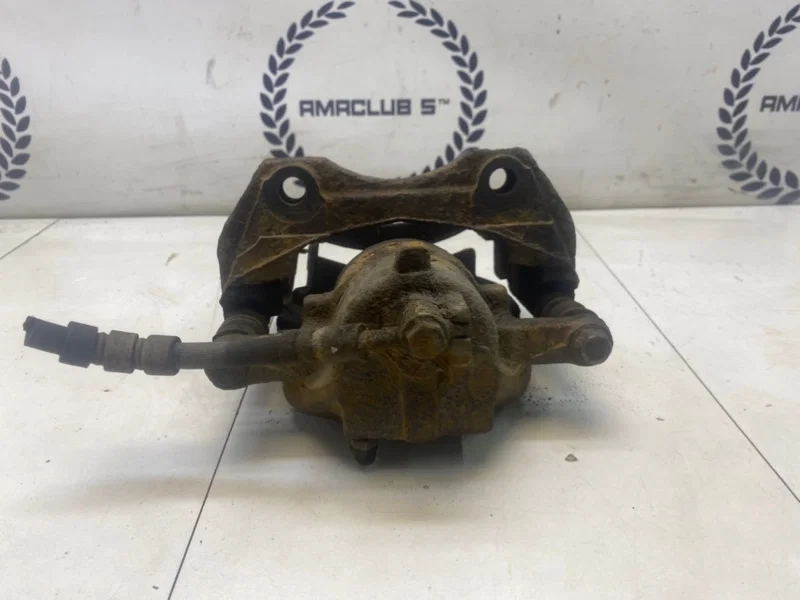 Суппорт передний правый Nissan Primera P11 1.6 - миниатюра 7