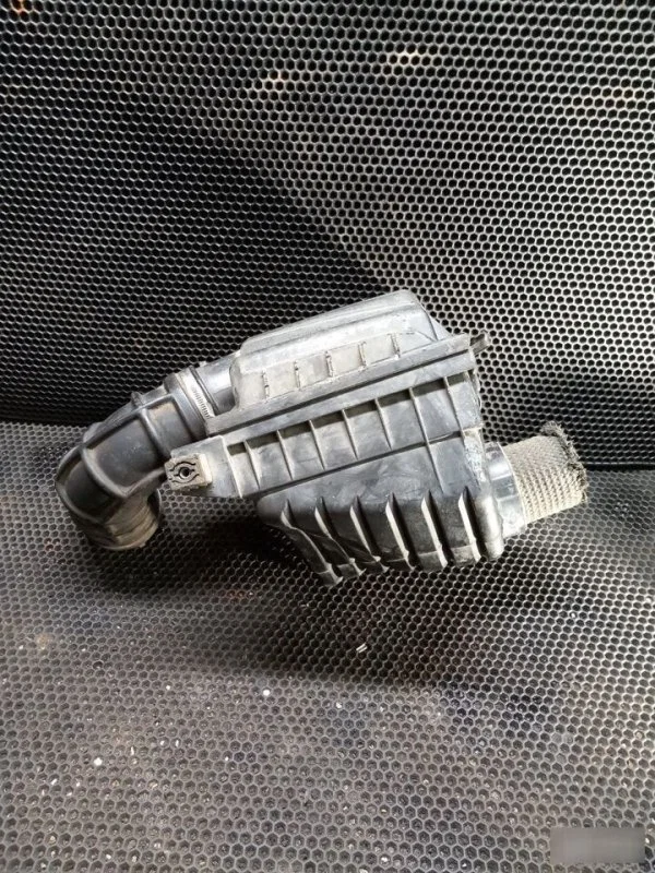 Корпус воздушного фильтра Opel Vectra B 1999-2002