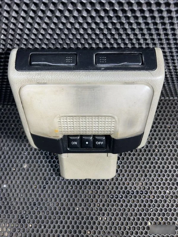 Плафон салона Mitsubishi Lancer 6 1991-2000 - миниатюра 2
