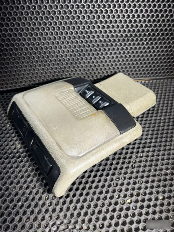 Плафон салона Mitsubishi Lancer 6 1991-2000 - миниатюра 4