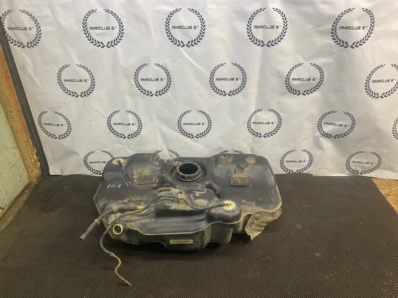 Бензобак Nissan Primera P11 1.6 GA16 1999 - изображение 1