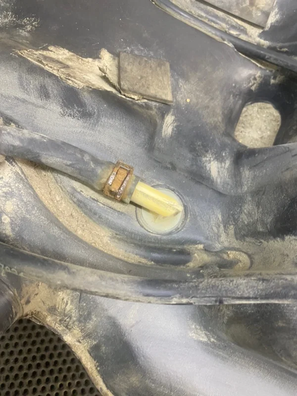Бензобак Nissan Primera P11 1.6 GA16 1999 - миниатюра 7