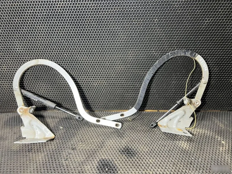 Петли крышки багажника Ford Orion 1985-1990