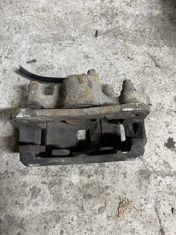 Суппорт передний правый Subaru Legacy 2 1993-1999 - миниатюра 6