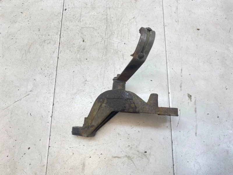 Кронштейн двигателя Mazda MPV (LW) 2.5 GY-DE 2001 - миниатюра 4