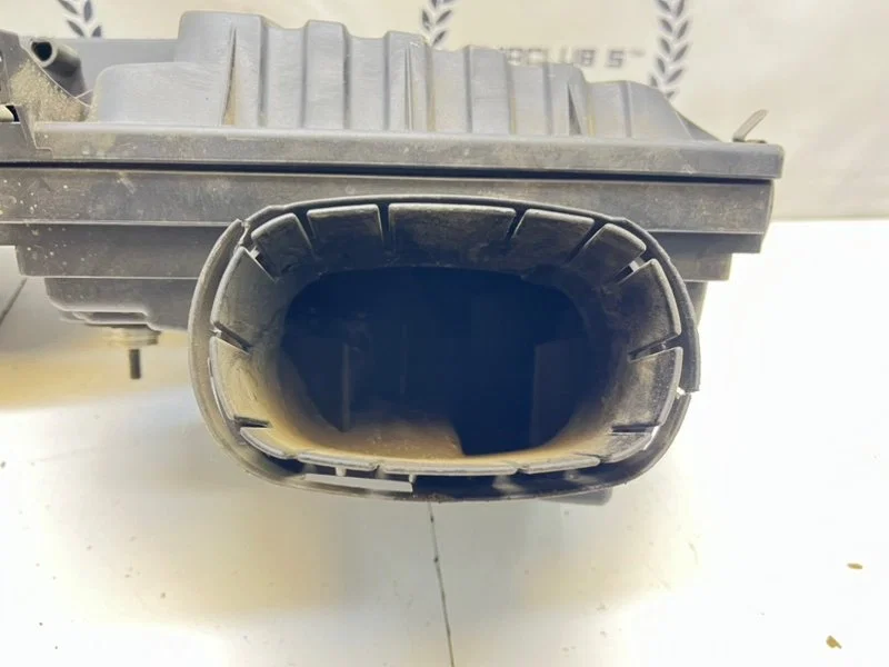 Корпус воздушного фильтра BMW X5 (E70) 4.8 N62B48 - миниатюра 3