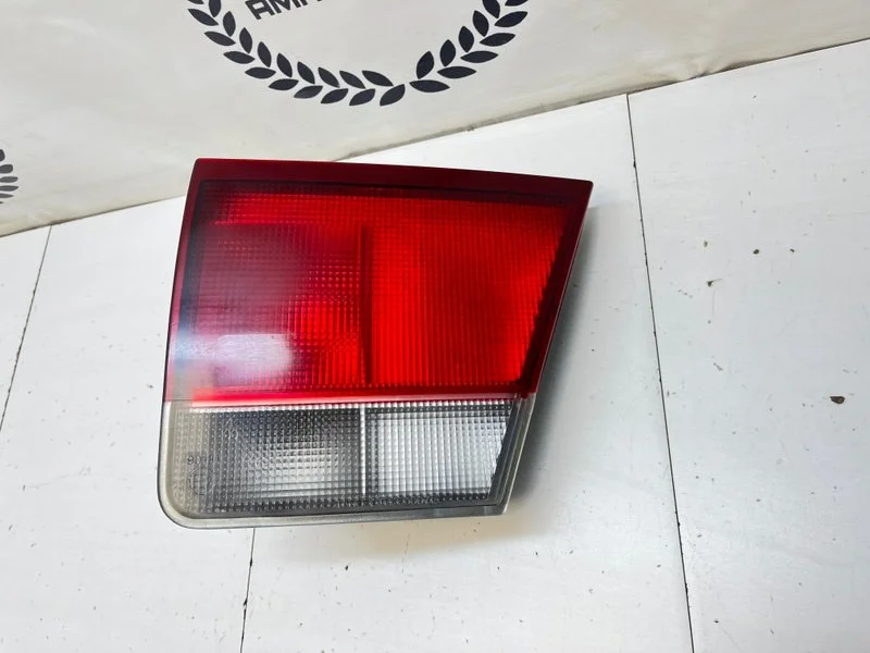 Фонарь задний правый внутренний Mazda 626 (GE) - миниатюра 3