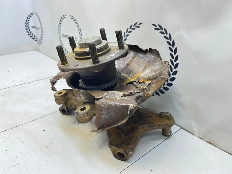 Кулак задний правый Mazda 626 (GE) 1997 - миниатюра 3