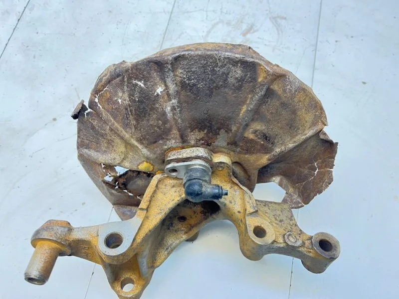 Кулак задний правый Mazda 626 (GE) 1997 - миниатюра 7