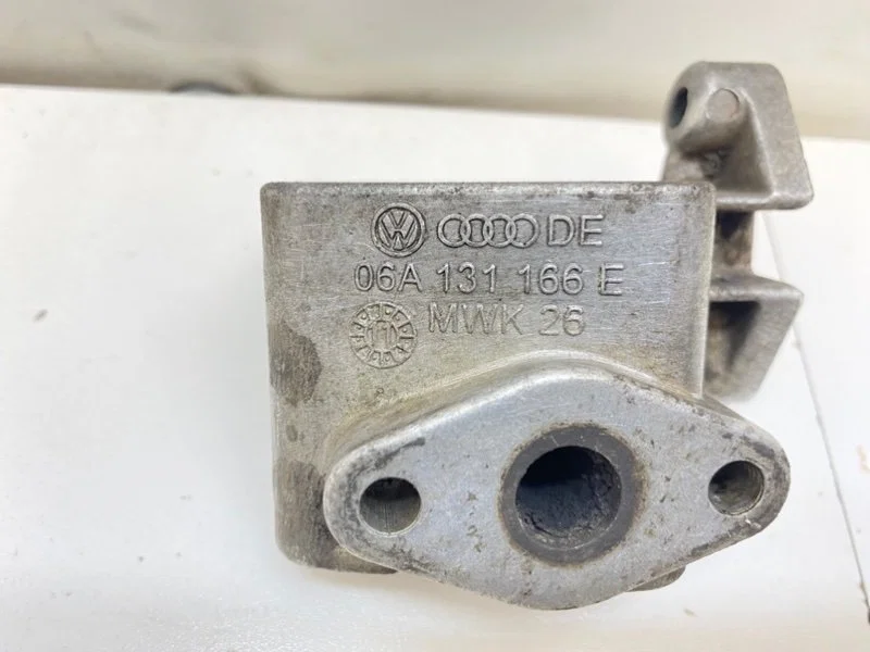 Кронштейн клапана EGR Skoda Octavia 2 A5 (1Z) 1.6 - миниатюра 3