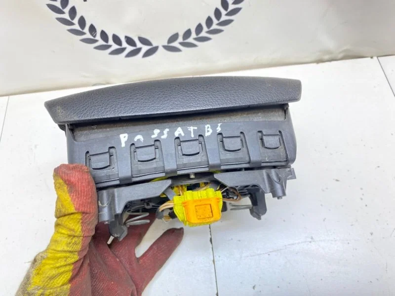 Подушка безопасности в руль Volkswagen Passat B6 - миниатюра 7