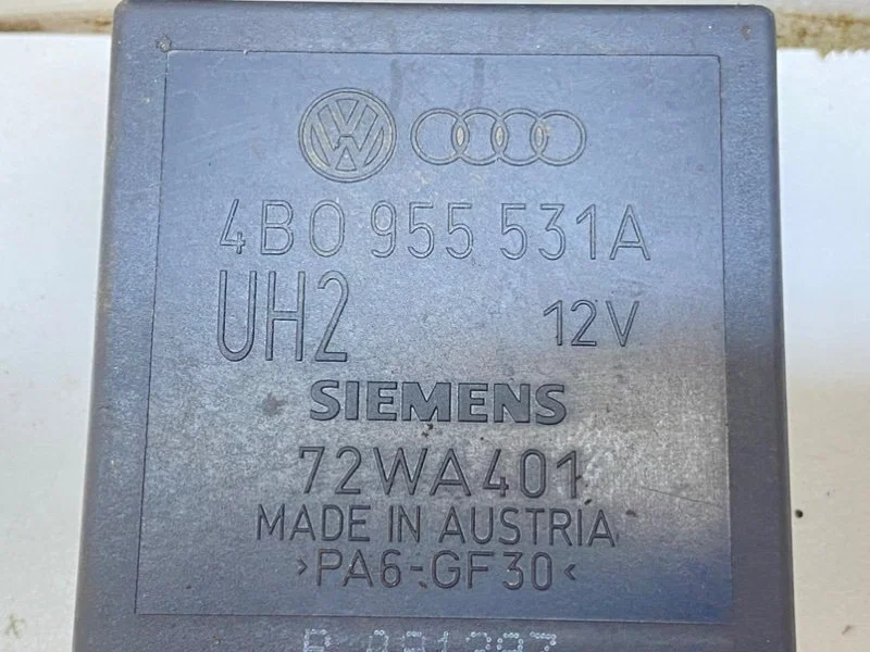 Реле стеклоочистителя Audi A4 (B5) 1996 - миниатюра 2