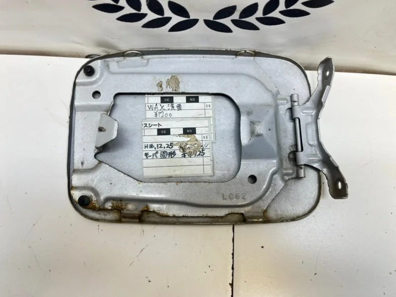 Лючок топливного бака Mazda MPV 2 (LW) 2003 - миниатюра 4