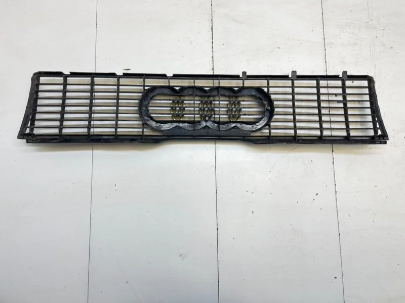 Решетка радиатора Audi 80 (B3) 1989 - миниатюра 6