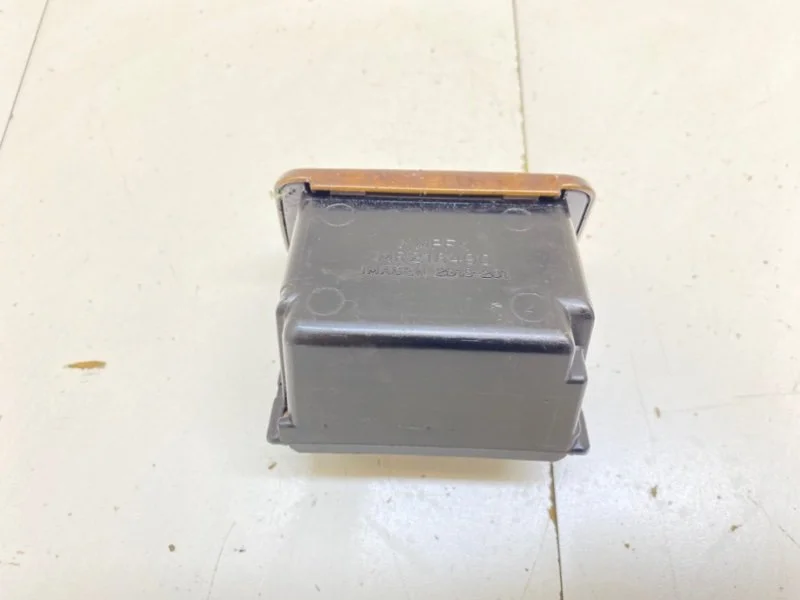 Пепельница Mitsubishi Galant 8 (EA0) 1997 - миниатюра 7