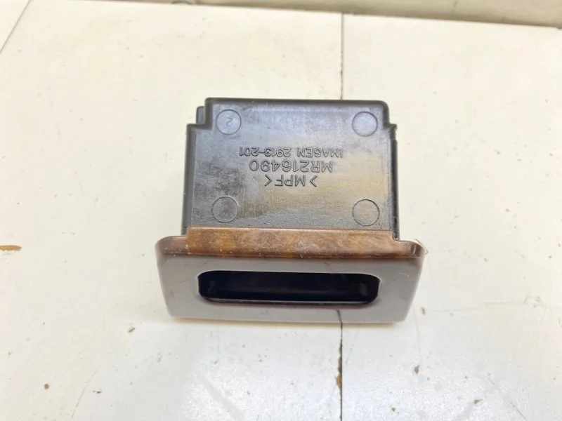 Пепельница Mitsubishi Galant 8 (EA0) 1997 - миниатюра 9