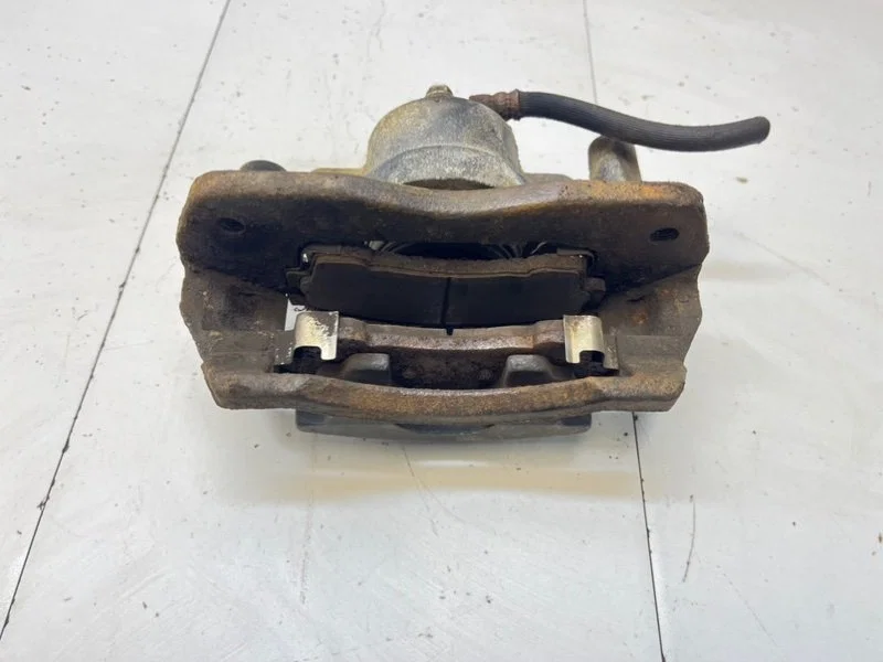 Суппорт передний правый Mazda 626 (GE) 1993 - миниатюра 5