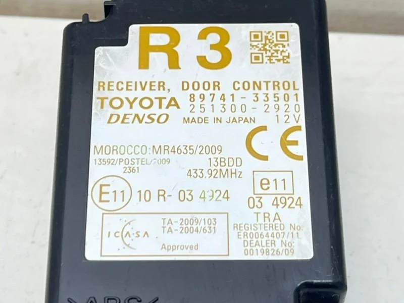 Блок управления центральным замком Toyota Camry 8 - миниатюра 3