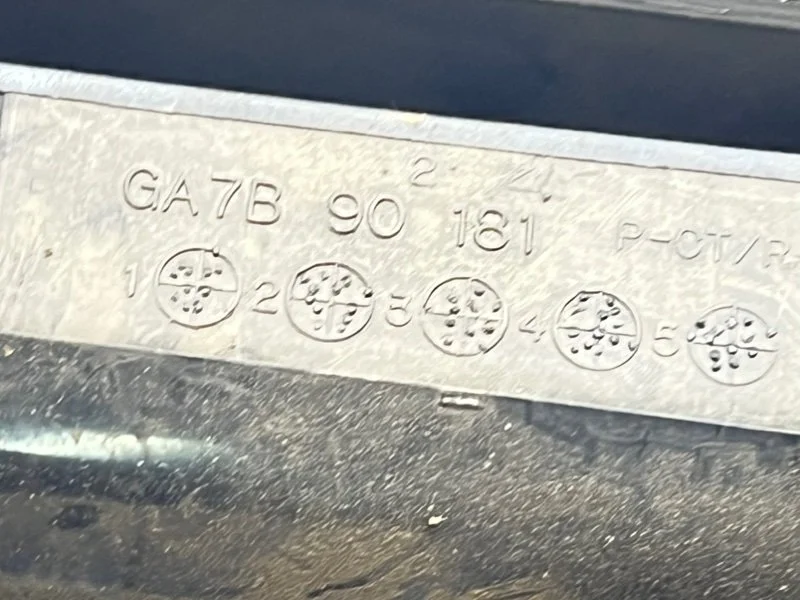 Консоль панели приборов Mazda 626 (GE) 1995 - миниатюра 9