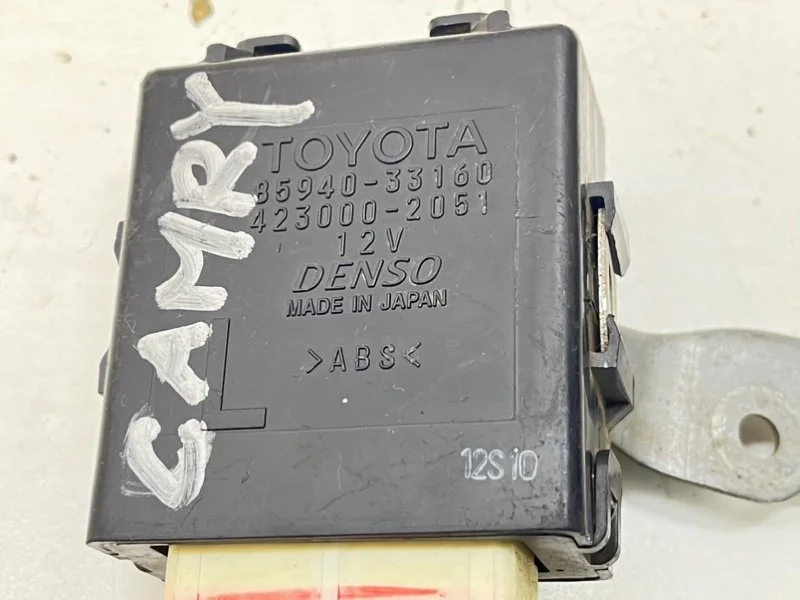 Блок управления стеклоочистителем Toyota Camry 8 - миниатюра 3