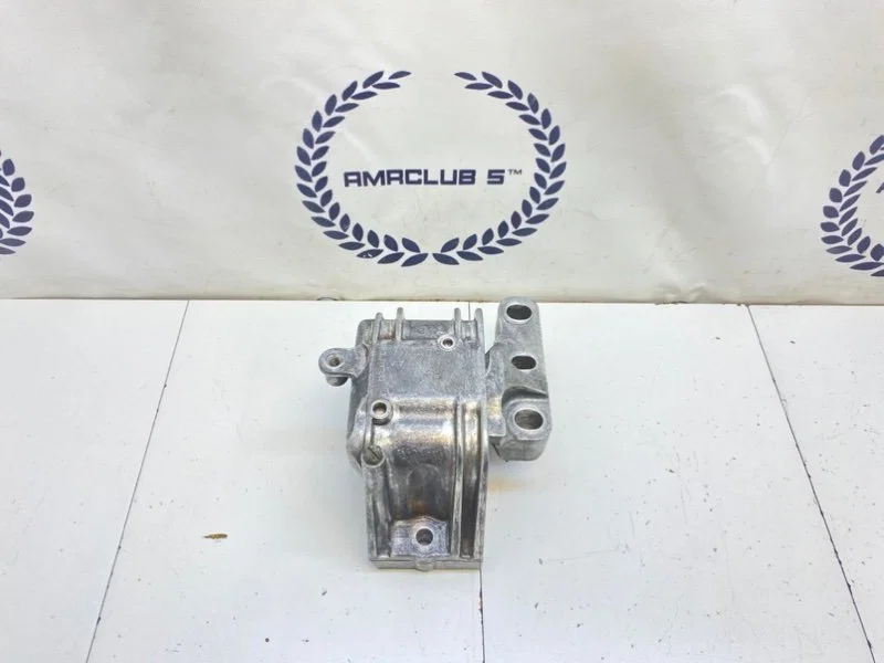 Подушка двигателя правая Volkswagen Passat 6 (B6)