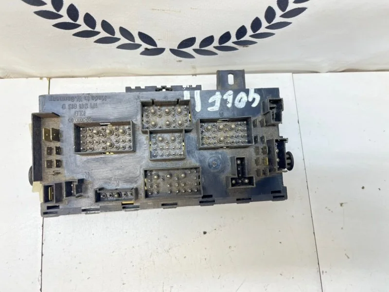 Блок предохранителей Volkswagen Passat 3 (B3) 1989 - миниатюра 3