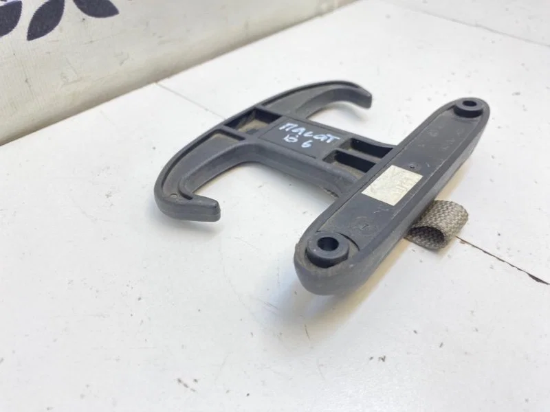 Крючок багажного отделения Volkswagen Passat 6 - миниатюра 10