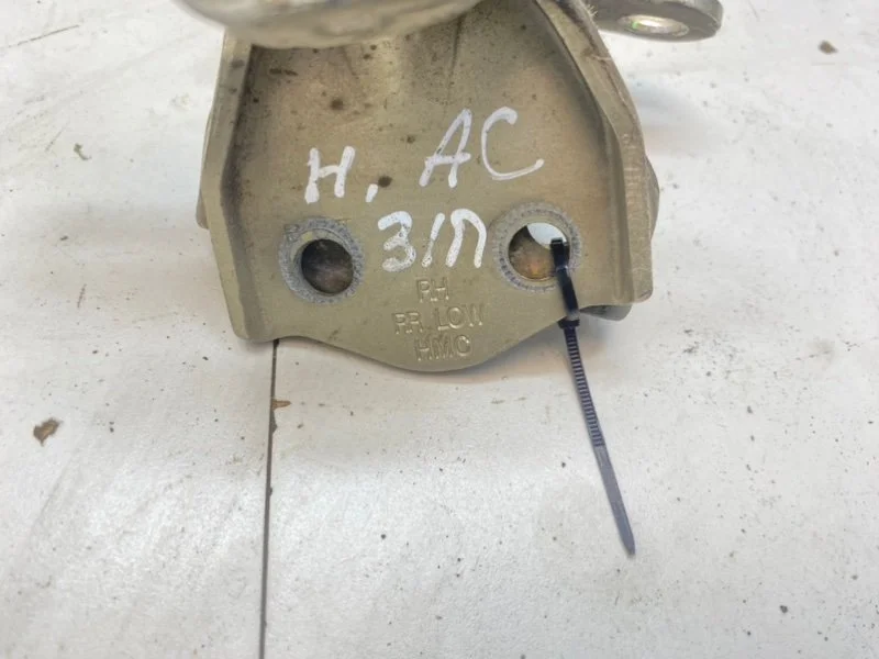 Петли задней правой двери Hyundai Accent 1.5 G4EB - миниатюра 3