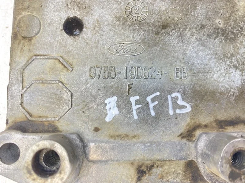 Кронштейн компрессора кондиционера Ford Focus 1 - миниатюра 3