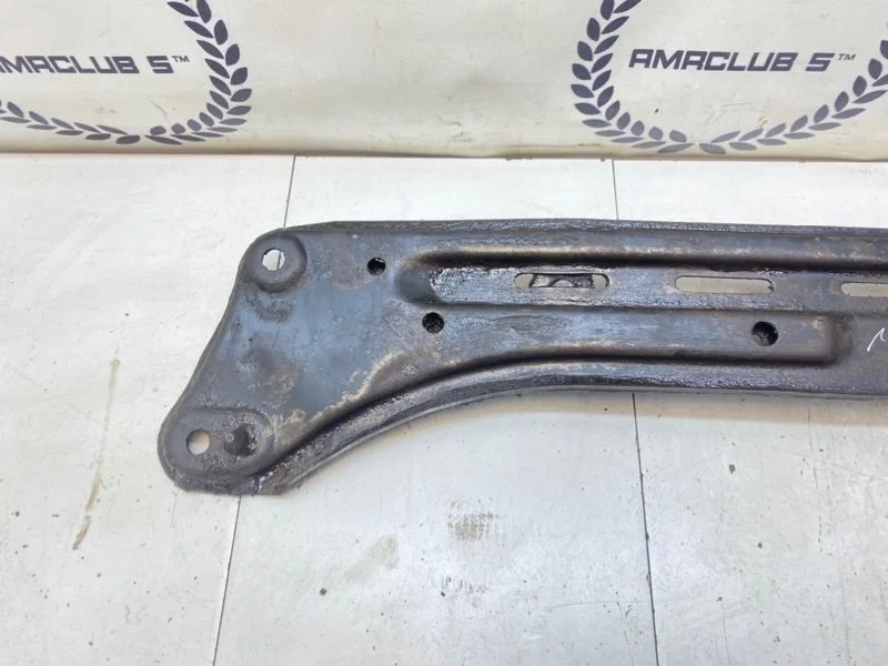 Кронштейн подрамника Mazda MPV (LW) 2.5 GY-DE 2001 - миниатюра 2
