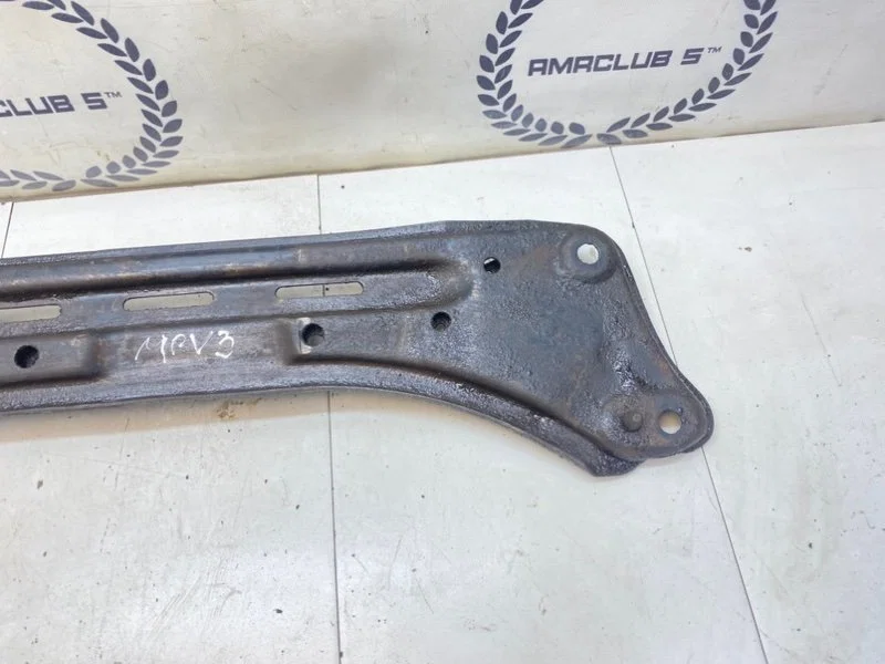Кронштейн подрамника Mazda MPV (LW) 2.5 GY-DE 2001 - миниатюра 3