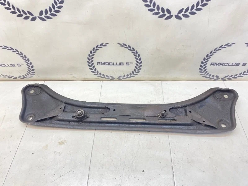 Кронштейн подрамника Mazda MPV (LW) 2.5 GY-DE 2001 - миниатюра 4