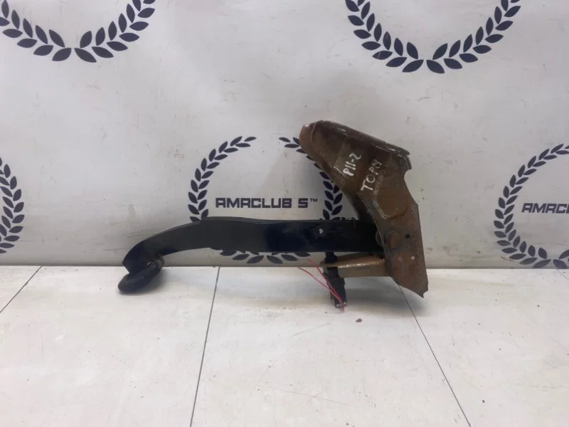Педаль тормоза Nissan Primera P11 1.6 GA16 1999 - изображение 1