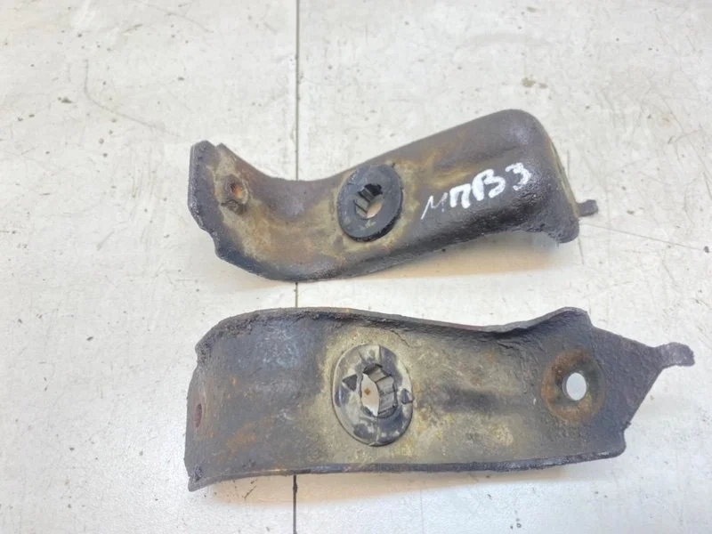 Крепление радиатора Mazda MPV (LW) 2.5 GY-DE 2001 - миниатюра 3