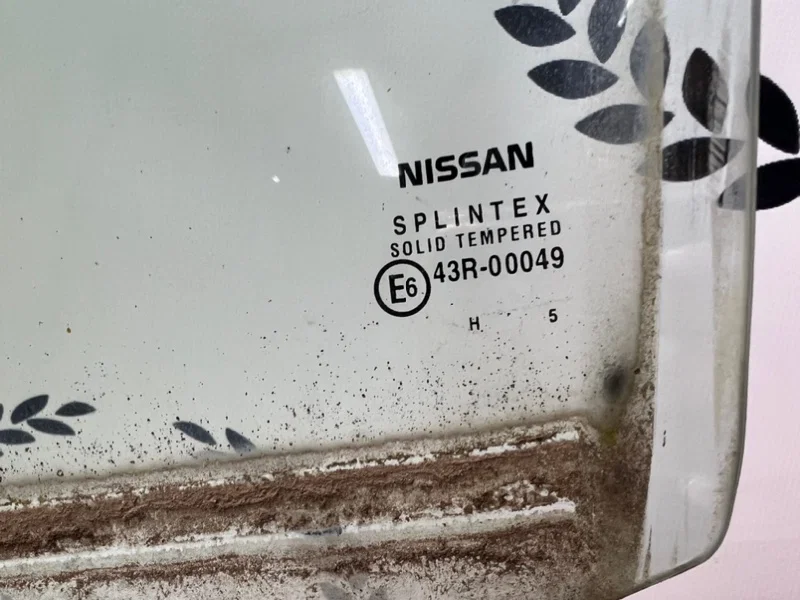 Стекло двери заднее левое Nissan Primera P12 - миниатюра 2